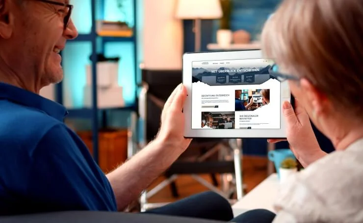 Ehepaar bei der BestattungssucheBestattungsvorsorge Image Bild